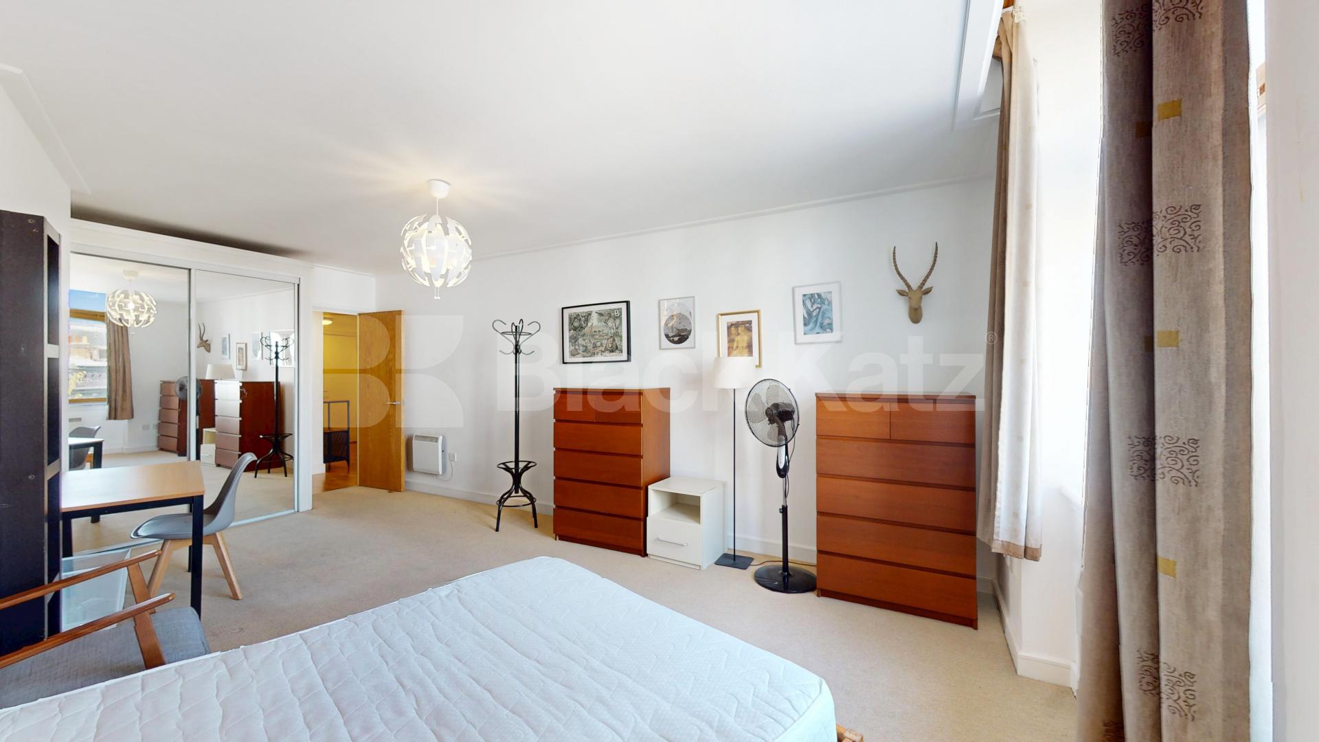 Stylish One-Bedroom Apartment in Prime Old Street Location – 764 Sq Ft City Road, Old Street